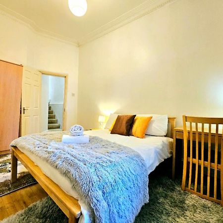 Charming Home With Private Balcony, On 1St Floor, With 2 Bathrooms, 3 Min Walk To Earl'S Court Station Londra Exterior foto