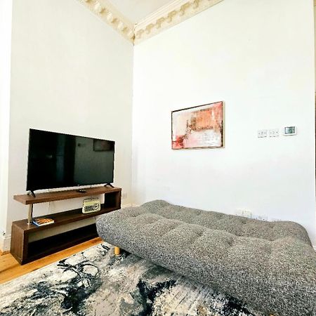 Charming Home With Private Balcony, On 1St Floor, With 2 Bathrooms, 3 Min Walk To Earl'S Court Station Londra Exterior foto