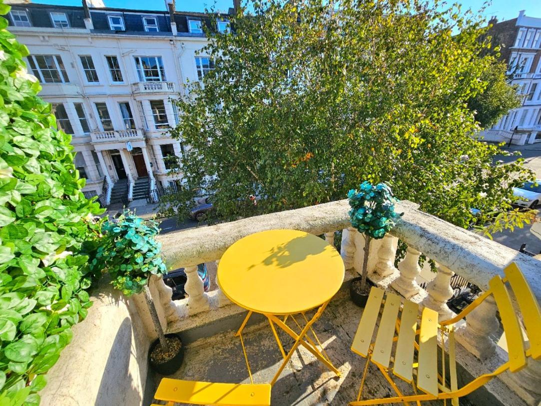 Charming Home With Private Balcony, On 1St Floor, With 2 Bathrooms, 3 Min Walk To Earl'S Court Station Londra Exterior foto