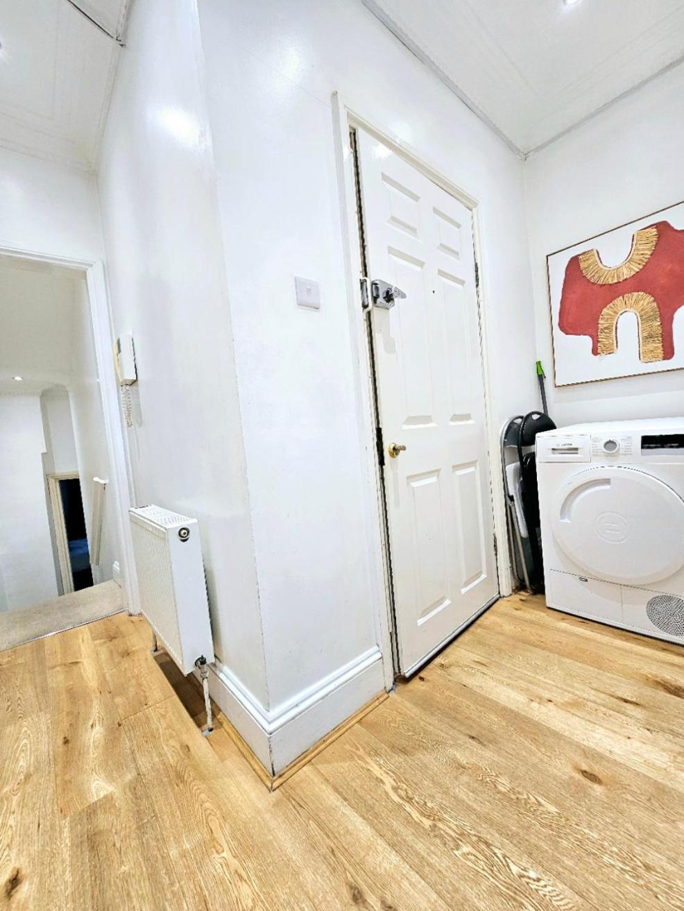 Charming Home With Private Balcony, On 1St Floor, With 2 Bathrooms, 3 Min Walk To Earl'S Court Station Londra Exterior foto