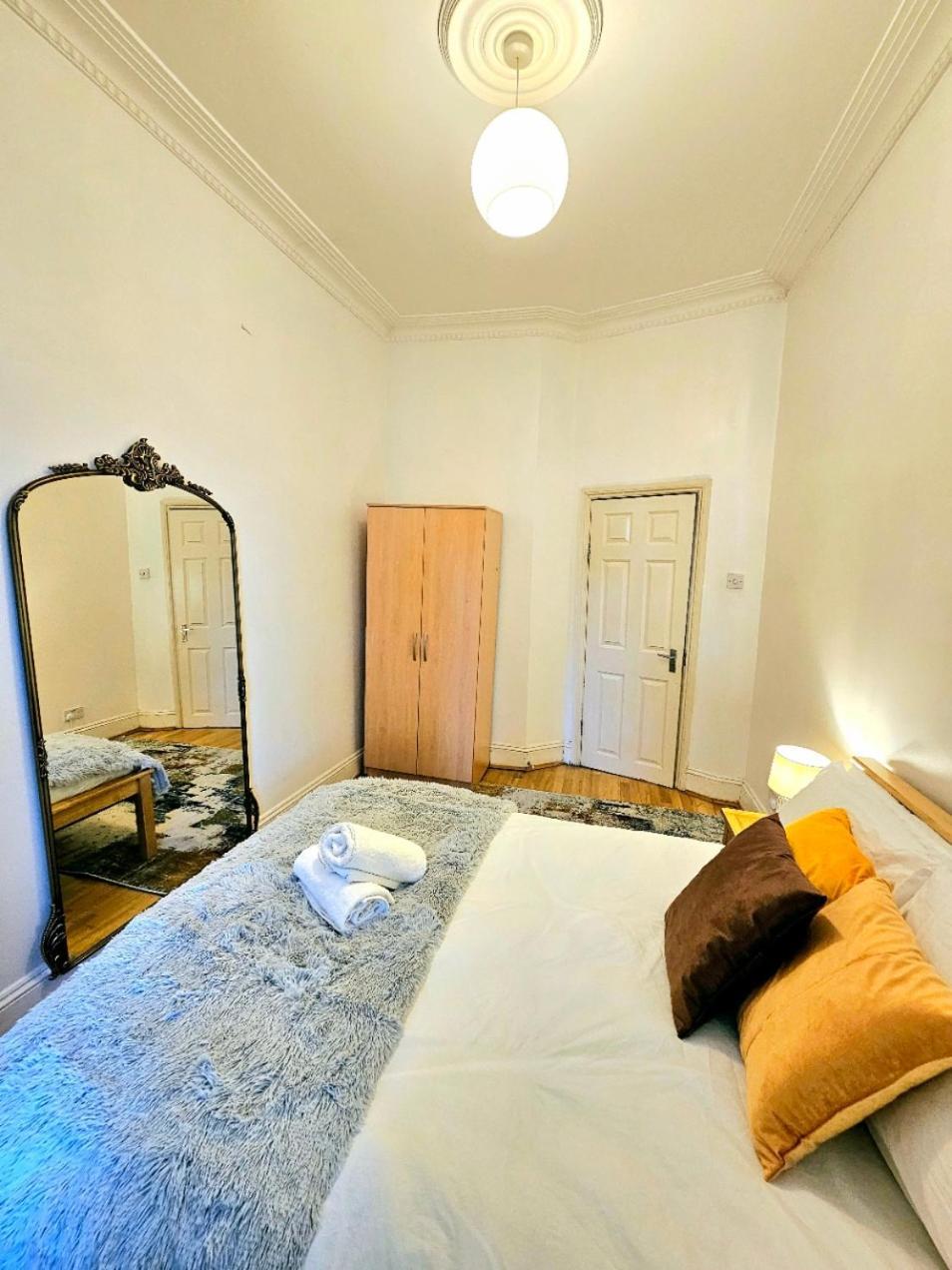 Charming Home With Private Balcony, On 1St Floor, With 2 Bathrooms, 3 Min Walk To Earl'S Court Station Londra Exterior foto