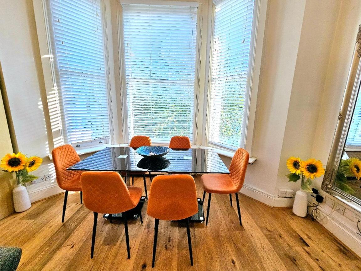 Charming Home With Private Balcony, On 1St Floor, With 2 Bathrooms, 3 Min Walk To Earl'S Court Station Londra Exterior foto