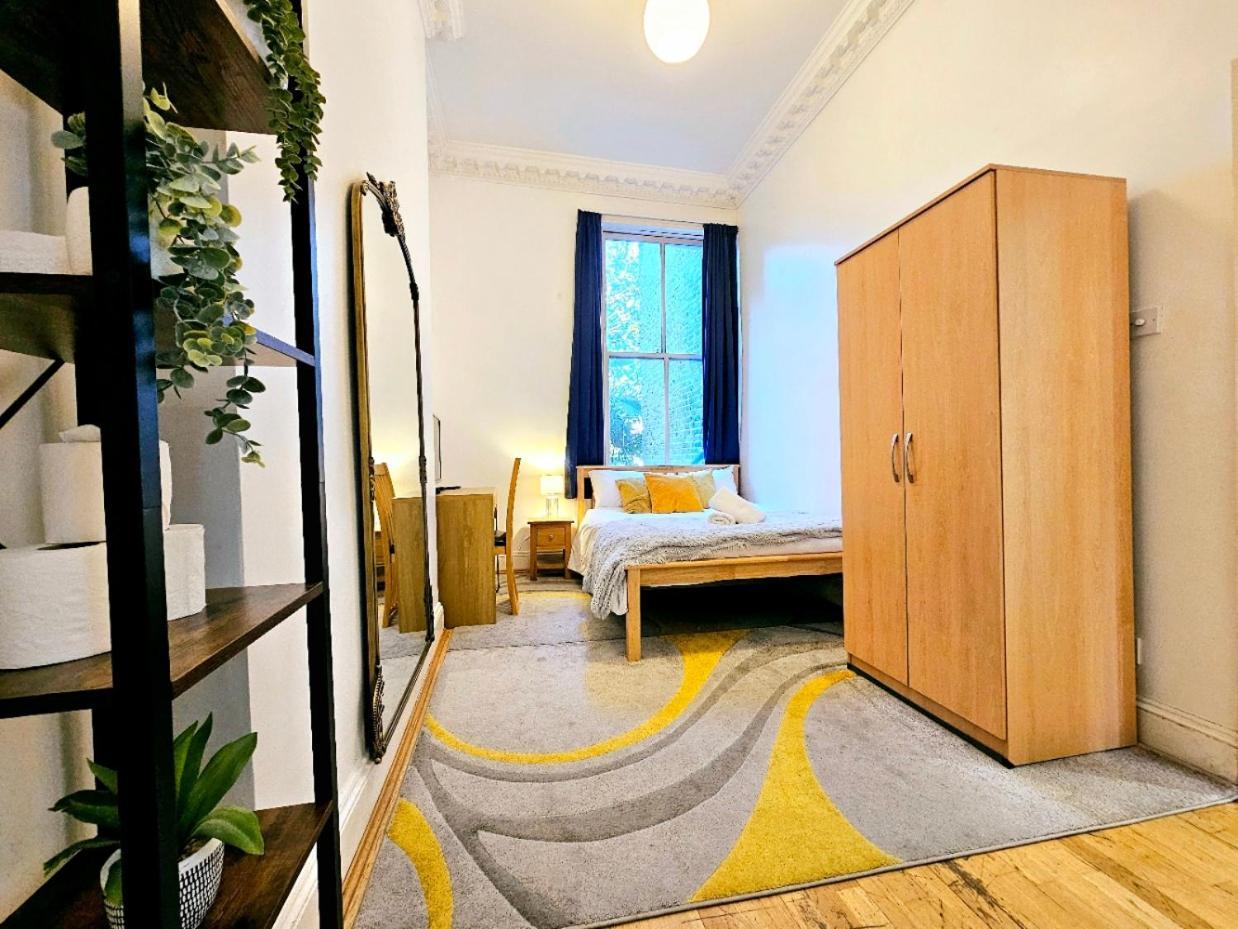 Charming Home With Private Balcony, On 1St Floor, With 2 Bathrooms, 3 Min Walk To Earl'S Court Station Londra Exterior foto