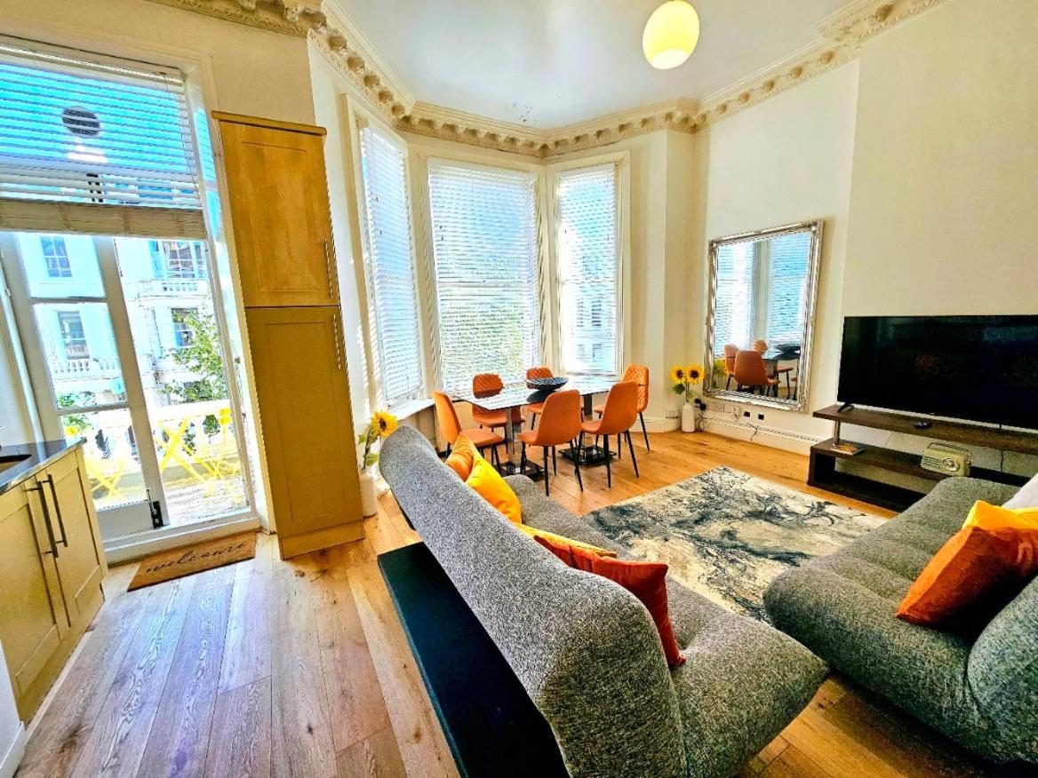 Charming Home With Private Balcony, On 1St Floor, With 2 Bathrooms, 3 Min Walk To Earl'S Court Station Londra Exterior foto
