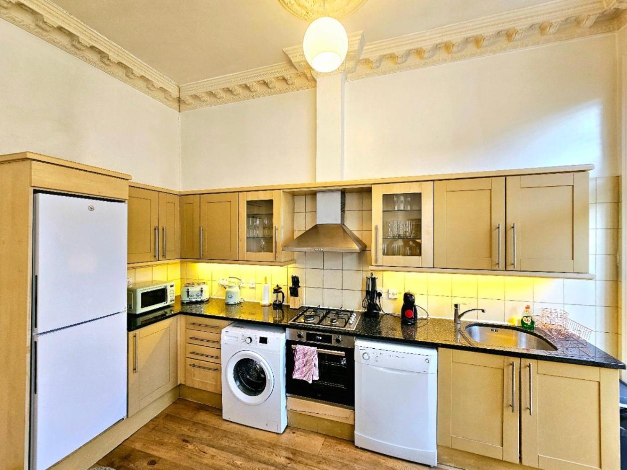 Charming Home With Private Balcony, On 1St Floor, With 2 Bathrooms, 3 Min Walk To Earl'S Court Station Londra Exterior foto