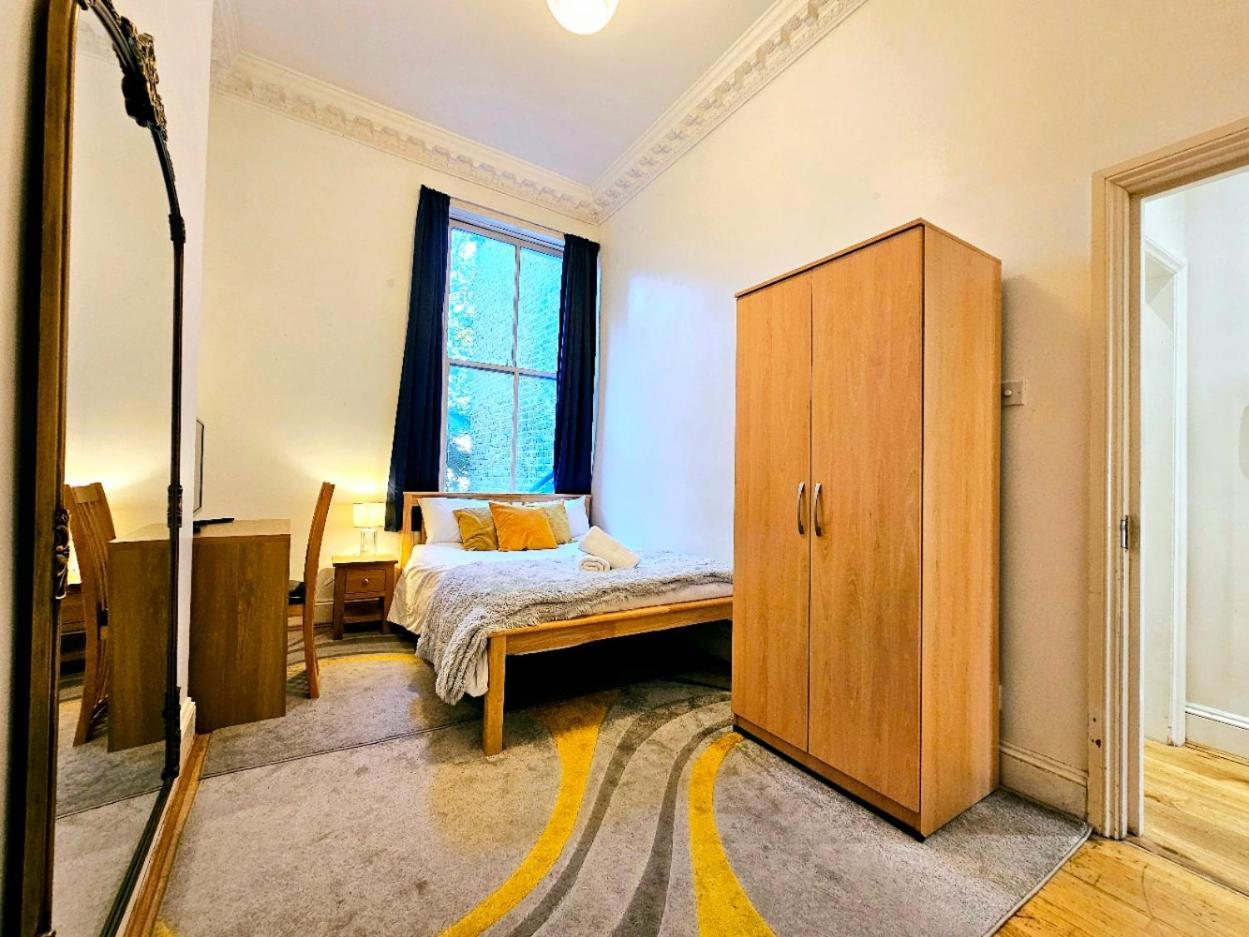 Charming Home With Private Balcony, On 1St Floor, With 2 Bathrooms, 3 Min Walk To Earl'S Court Station Londra Exterior foto