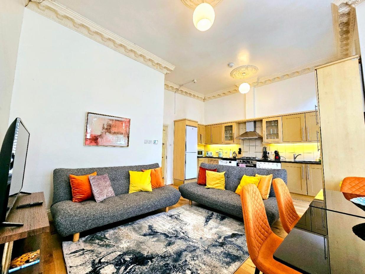 Charming Home With Private Balcony, On 1St Floor, With 2 Bathrooms, 3 Min Walk To Earl'S Court Station Londra Exterior foto