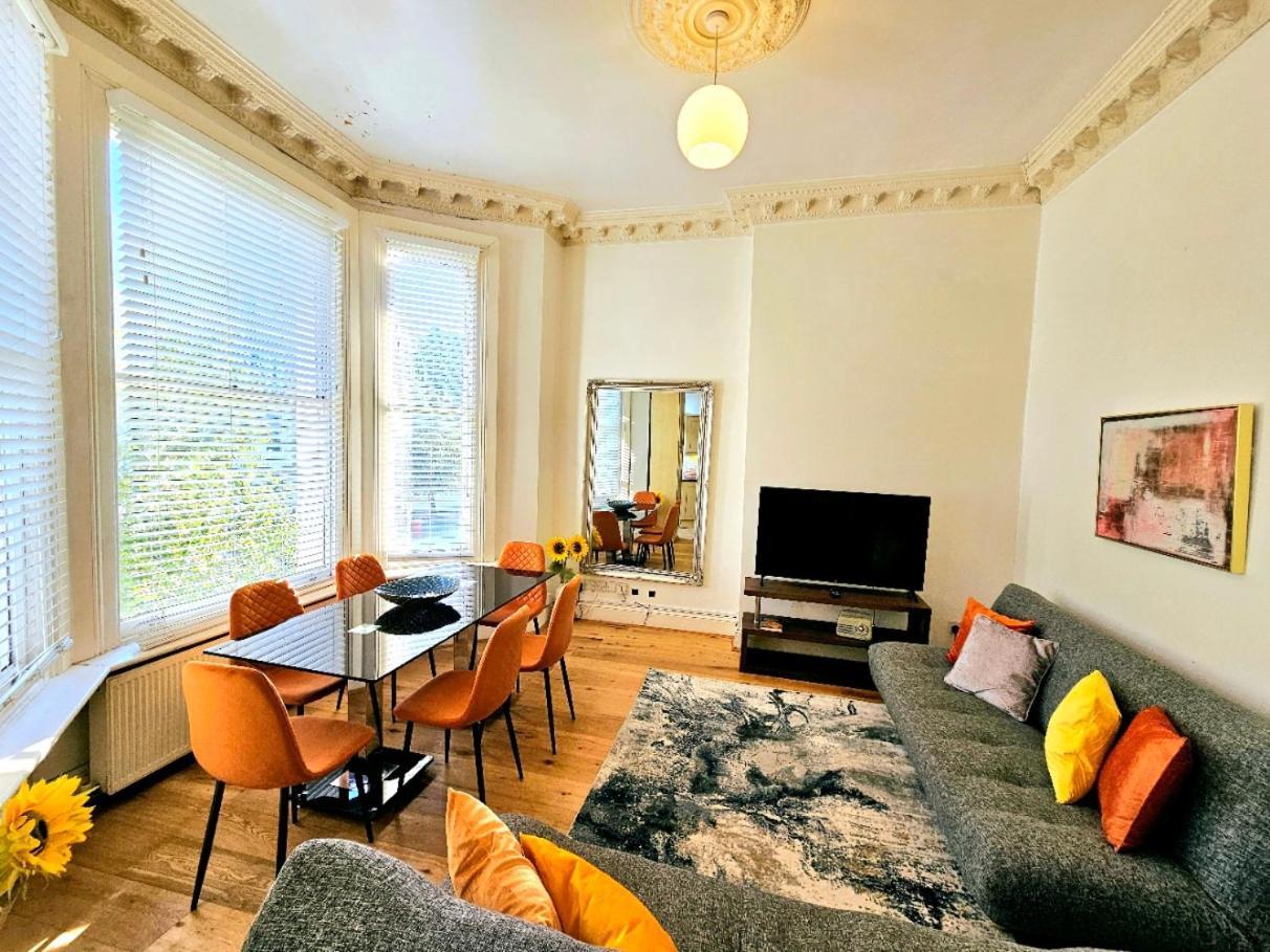 Charming Home With Private Balcony, On 1St Floor, With 2 Bathrooms, 3 Min Walk To Earl'S Court Station Londra Exterior foto